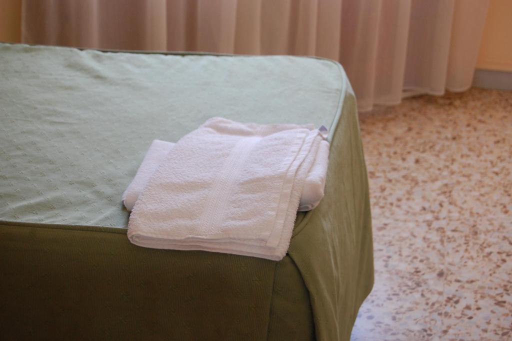 Hotel Balfagon Calanda Ruang foto