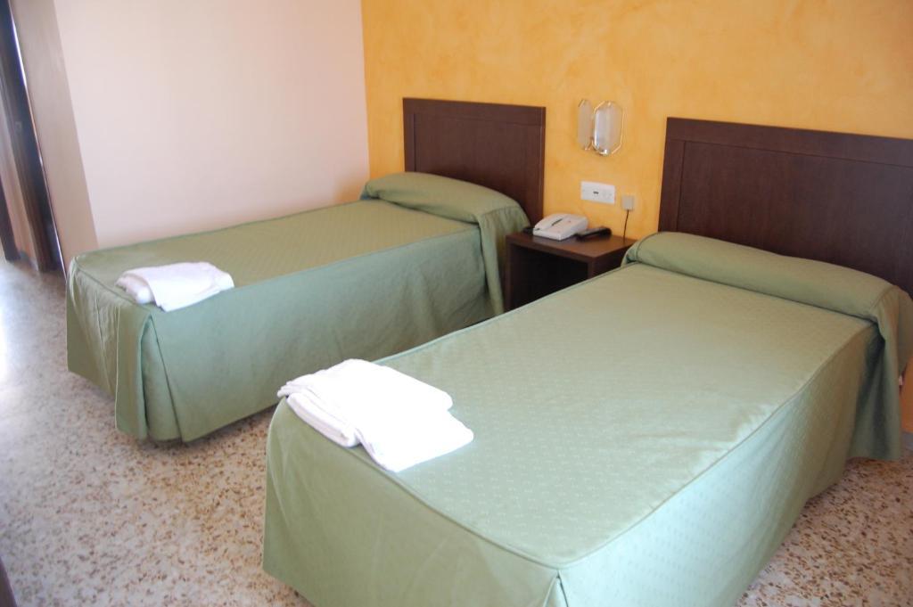 Hotel Balfagon Calanda Ruang foto